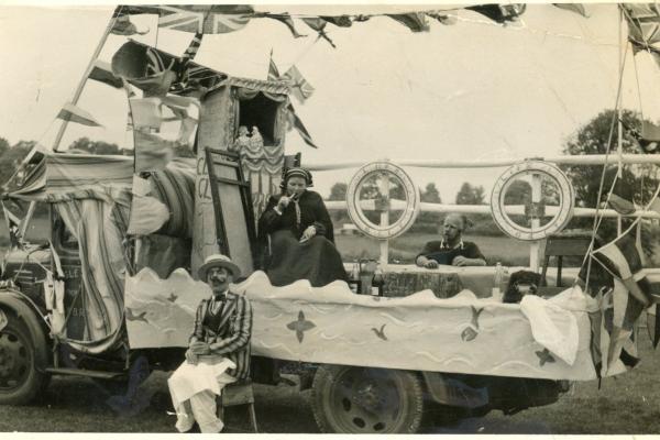 chs09153 CADS carnival float 1950s.jpg
