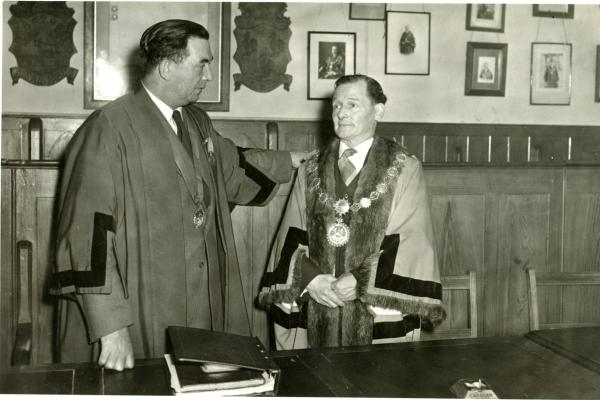 chs09175 Mayor Trevor Williams 1957.jpg