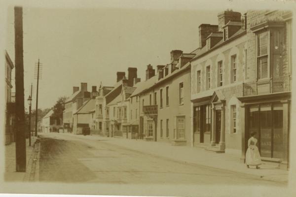 chs09181 61 High St and Bear Hotel c1905.jpg