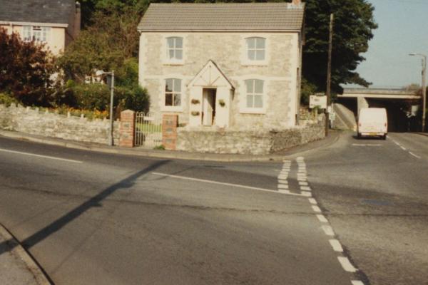 chs09325 x045 Westgate north side 1991 Rock House and the Westgate Inn.jpg