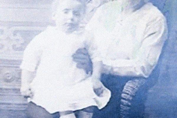 chs09328 Blanche John with son Arthur.jpg