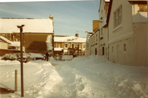 chs09400-1 x046 Snow in Cowbridge 1978.jpg