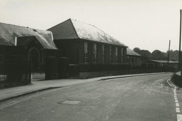 chs09404 x046 CGS dining hall and gymnasium 1981.jpg