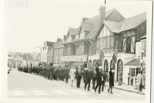 chs09407-1 x046 Civic Parade High Street 1981.jpg