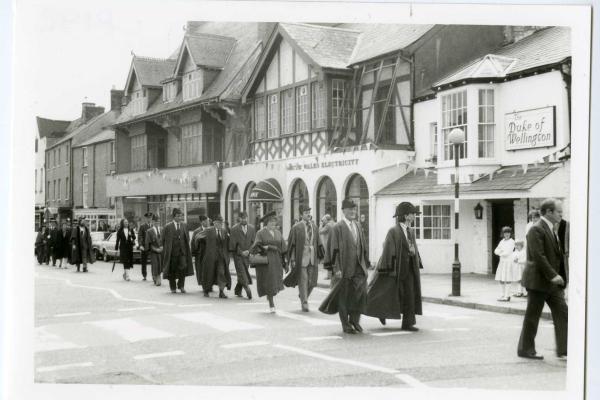 chs09407-2 x046 Civic Parade High Street 1981.jpg