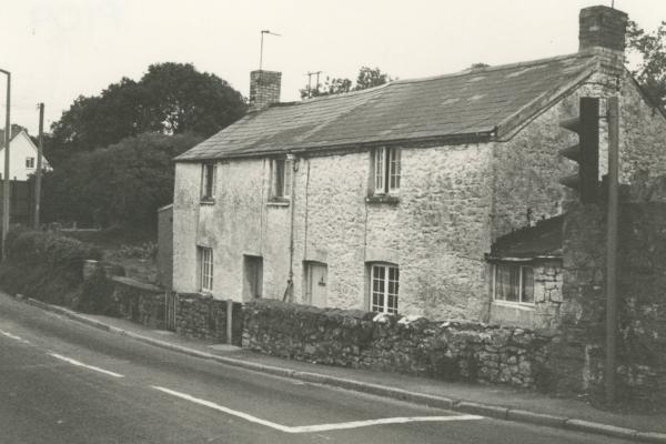 chs09428 x046 Aberthin Road cottages 1981.jpg