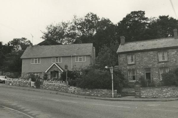 chs09445 x046 Westgate Lodge and Rock House 1981.jpg