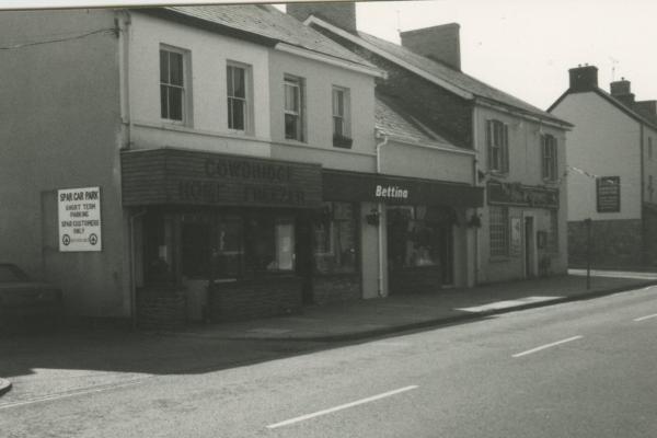 chs09468 x046 4 to 10 High Street 1981.jpg