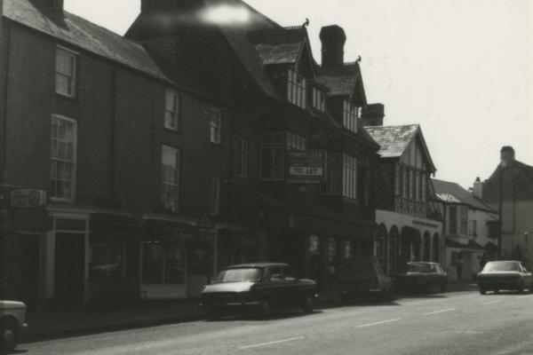 chs09471-1 x046 High Street south side 1981.jpg
