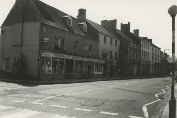 chs09471-3 x046 High Street south side 1981.jpg