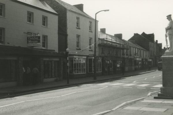chs09471 x046 High Street south side 1981.jpg