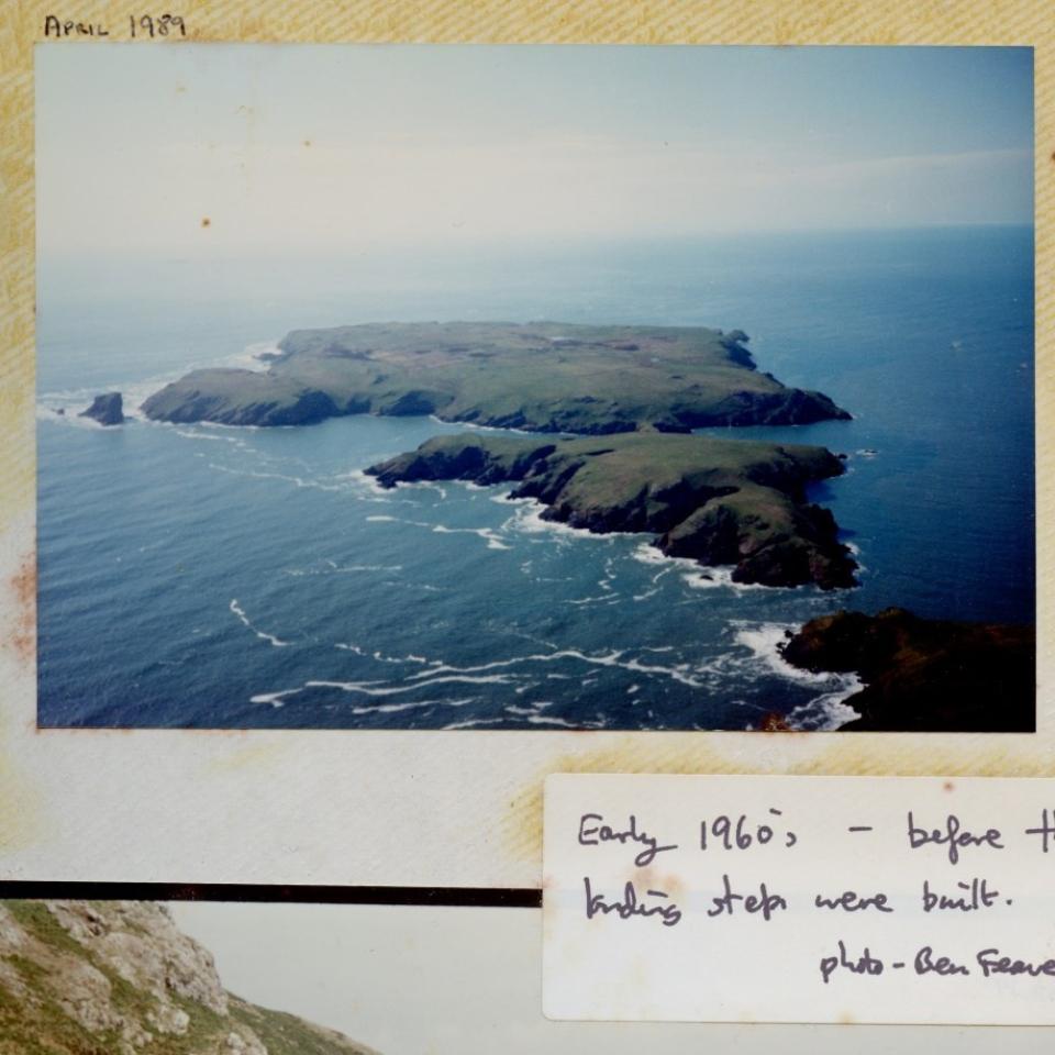 Aerial photograph o Skomer Island